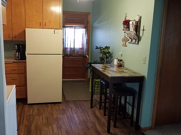 5th image of 304 W 4th St