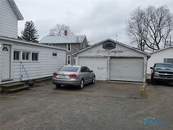 4th image of 725 Marseilles Ave