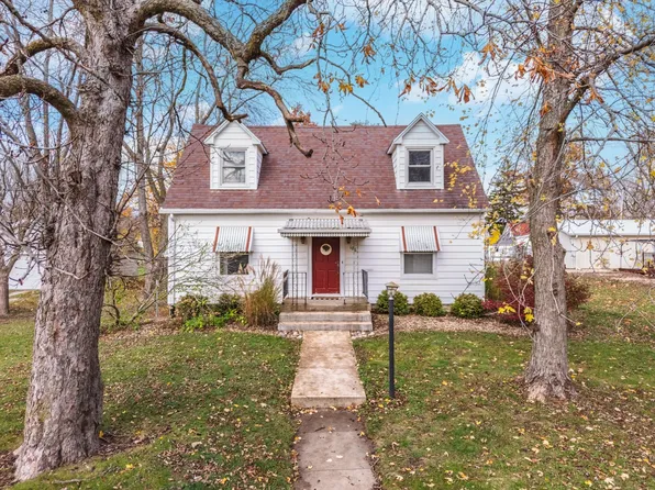 106 W 5th St, Gridley, IL 61744