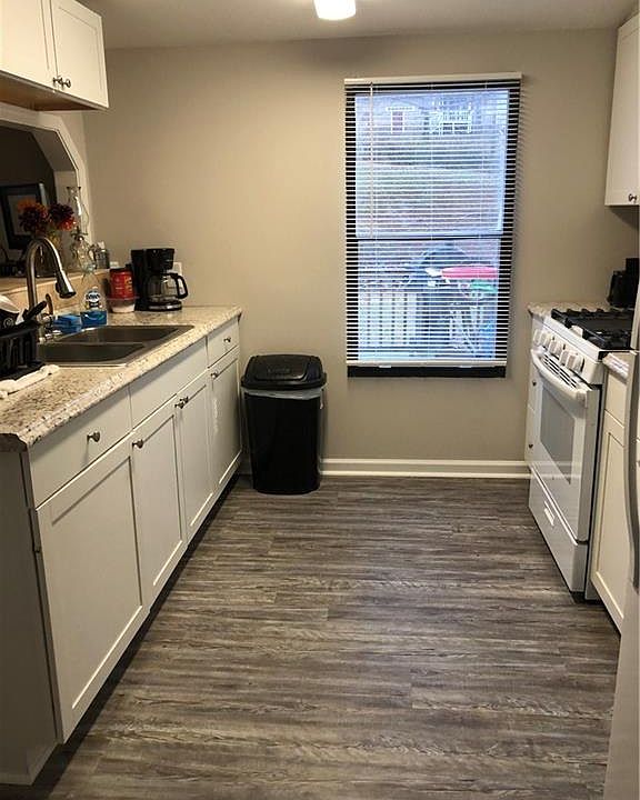 2nd image of 407 Sunset Dr