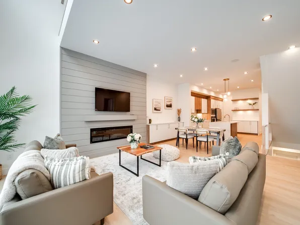 20425 93rd Ave NW #2, Edmonton, AB T5T 7C7