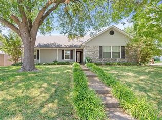 240 Fieldcrest Dr, Hewitt, TX 76643