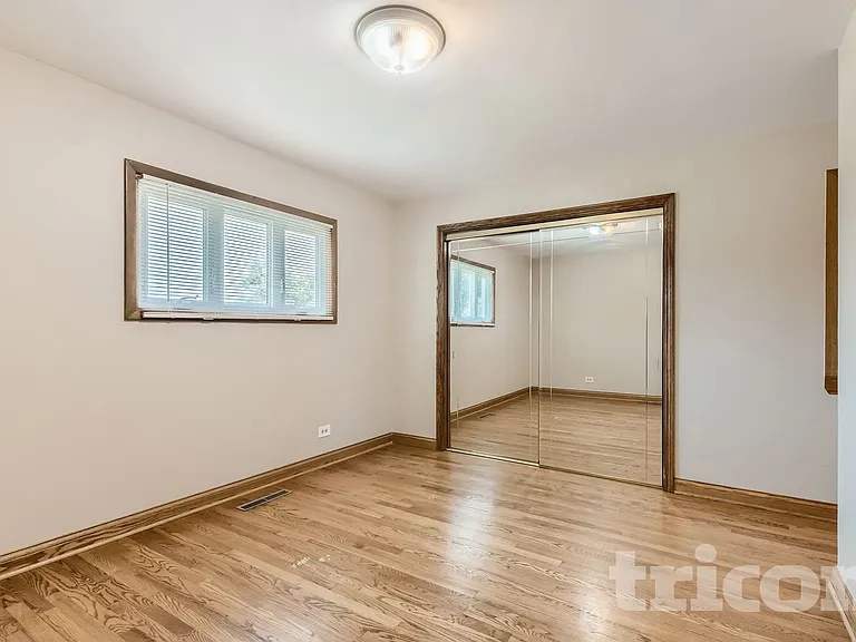 8147 N Chester Ave — Photo 3