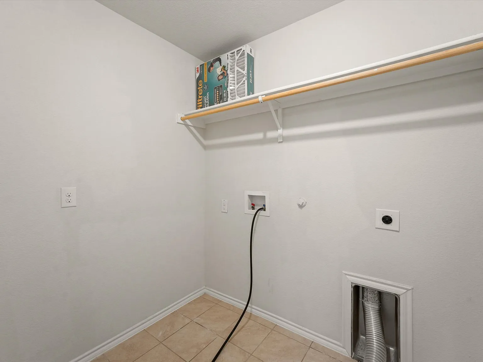 4 bed, 2.5 bath, 2640 sqft, $2,950 — Photo 4