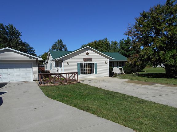 Detached 2 car garage