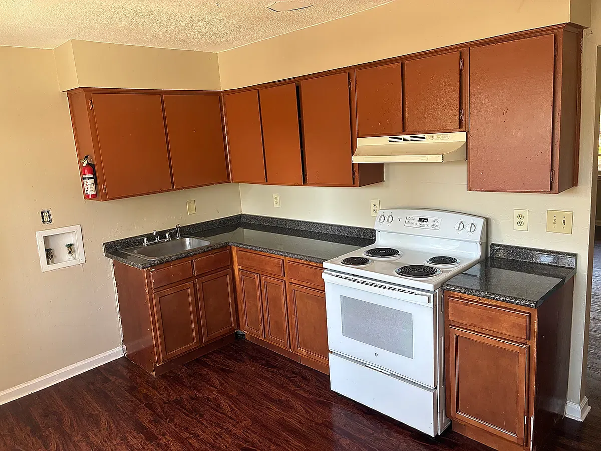2 bed, 800 sqft, $1,200 — Photo 2
