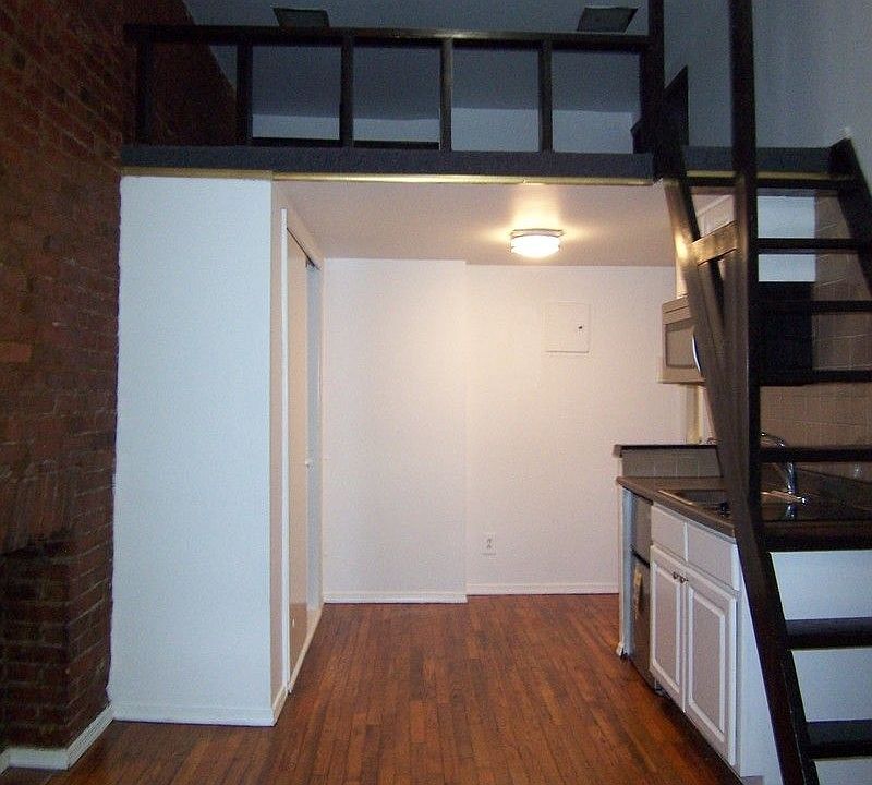 1st image of 455 W 47th St #1B