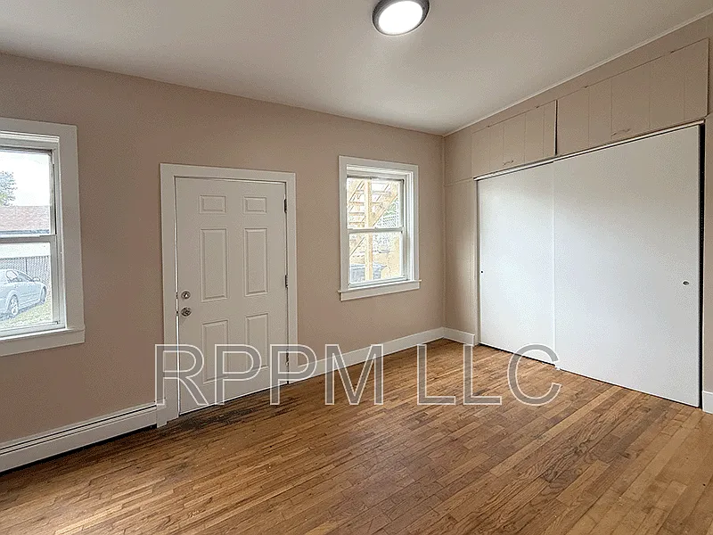 3 bed, 1.0 bath, $2,200 — Photo 3