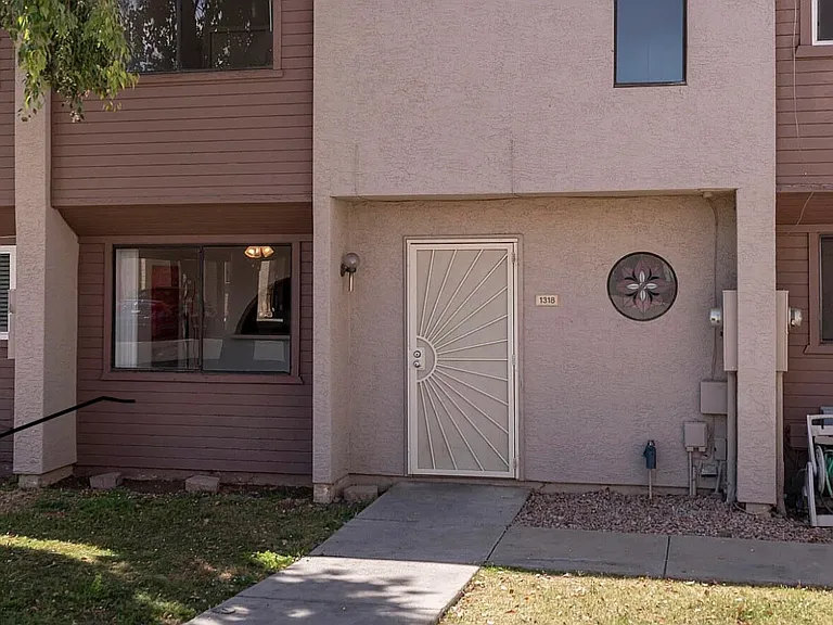 S Mitchell Dr — Photo 5