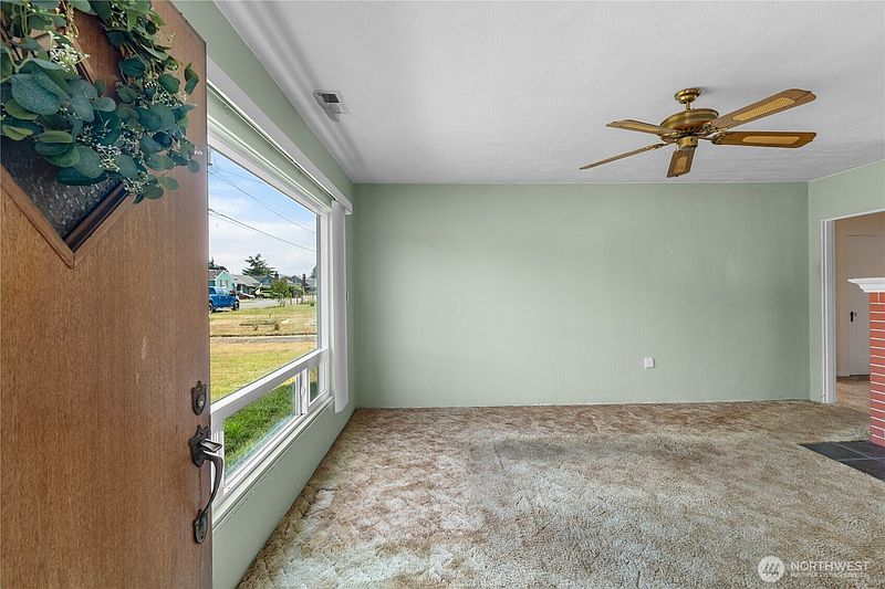 2nd image of 2315 Pacific Avenue