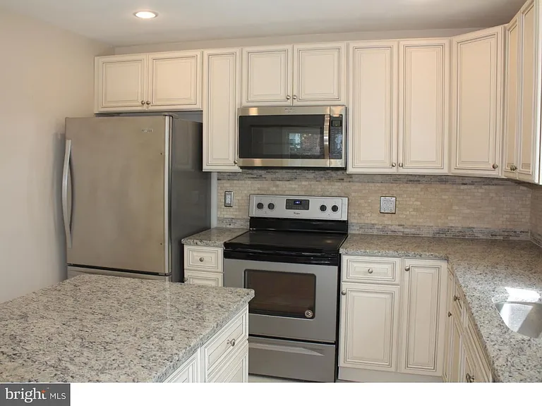 60 Providence Ave — Photo 10