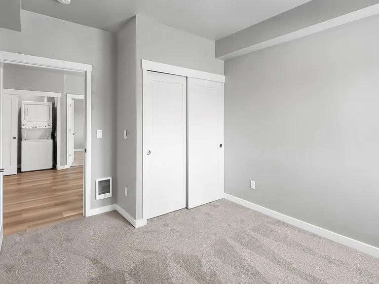 Kingsway Apartments — Photo 152