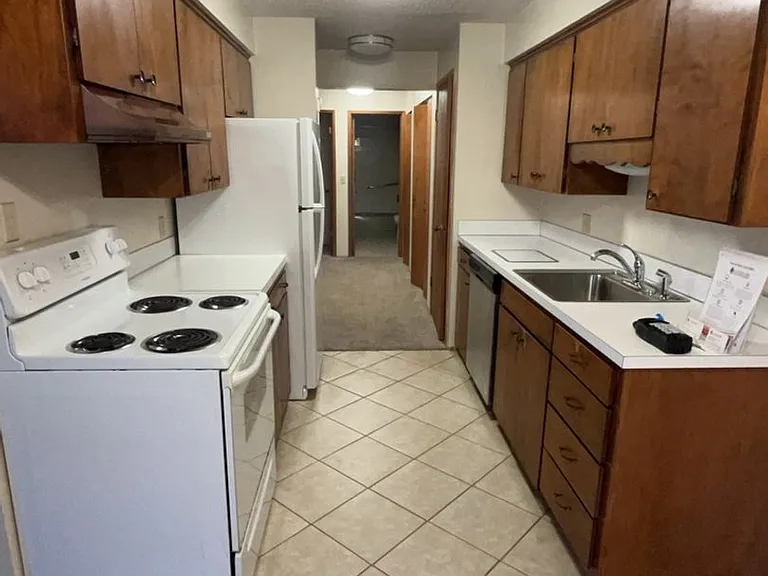 2100 Eldridge Ave — Photo 3