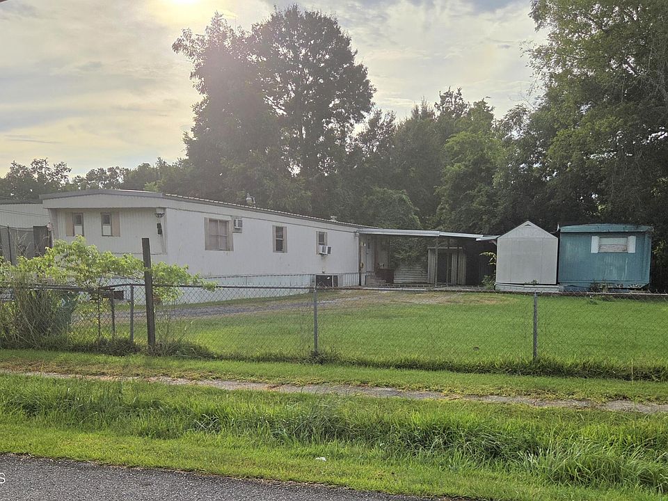 1st image of 525 Guiberteau St