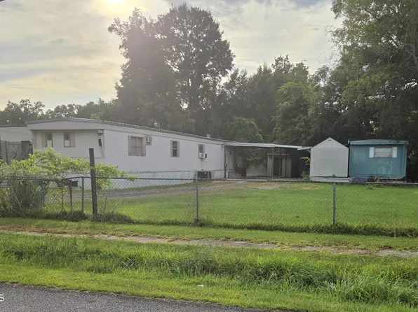 525 Guiberteau St, Jeanerette, LA 70544