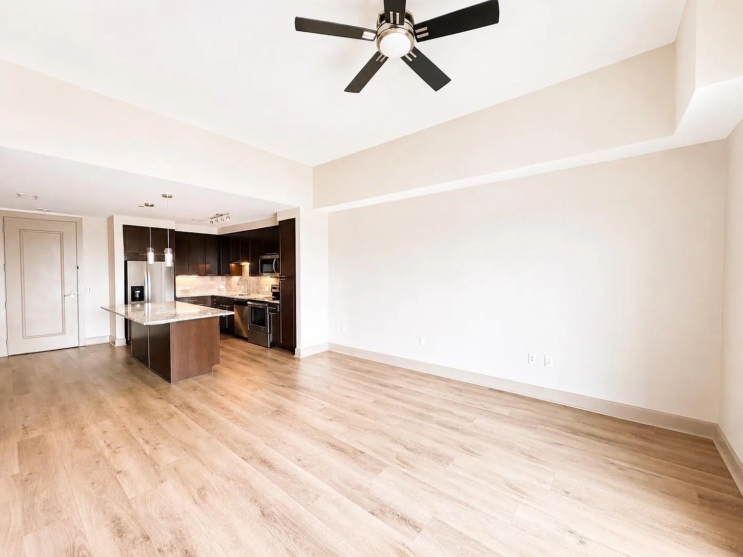 1 bed, 1.0 bath, 808 sqft, $2,059 — Photo 4