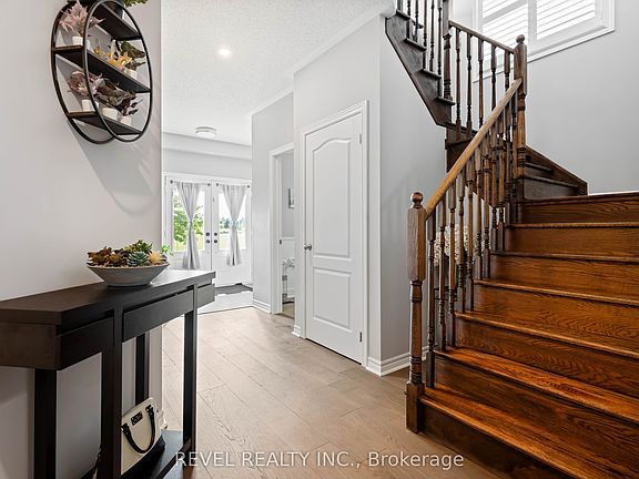 3rd image of 409 Tansley St