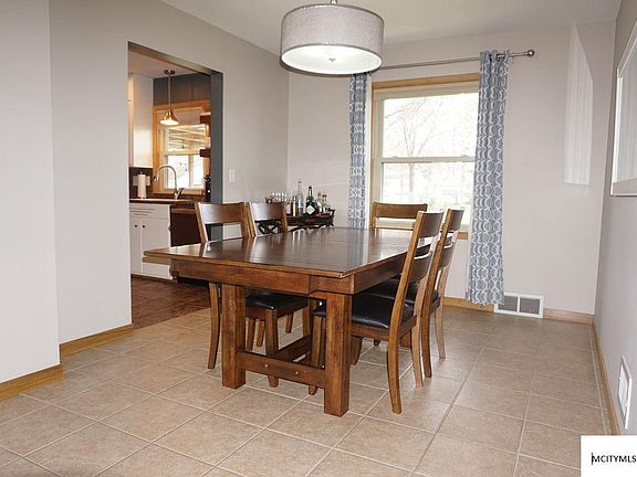 4th image of 815 6th Pl SE