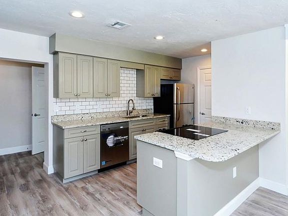 4th image of 2311 Stratford Dr