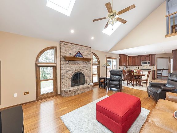 2nd image of 2413 Putnam Dr