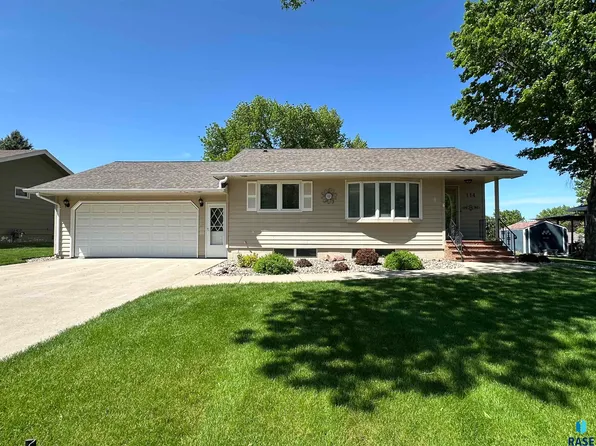 114 W Virginia St, Luverne, MN 56156