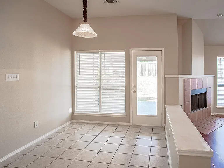 6823 Woodcrest Ln — Photo 17