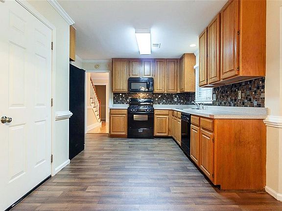 2nd image of 2116 Amherst Trl SE