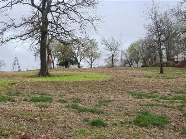 803 E 12th St, Galena, KS 66739