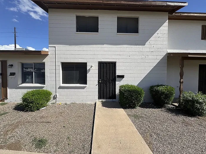3 bed, 1.5 bath, 1050 sqft, $1,295 — Photo 4