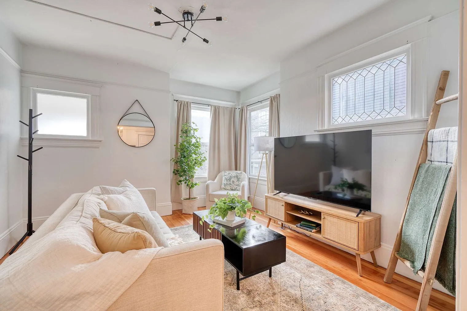 3 bed, 1.0 bath, 1097 sqft, $6,501 — Photo 3