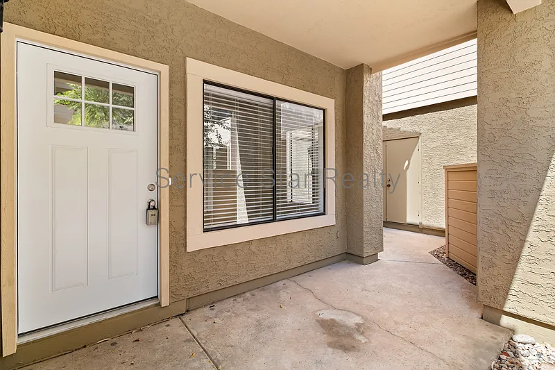 2 bed, 2.0 bath, 999 sqft, $2,200 — Photo 2
