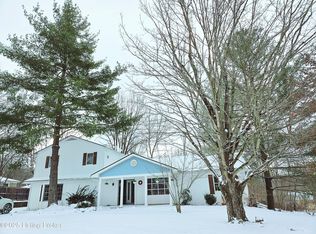 1116 Viewcrest Dr, Fairdale, KY 40118