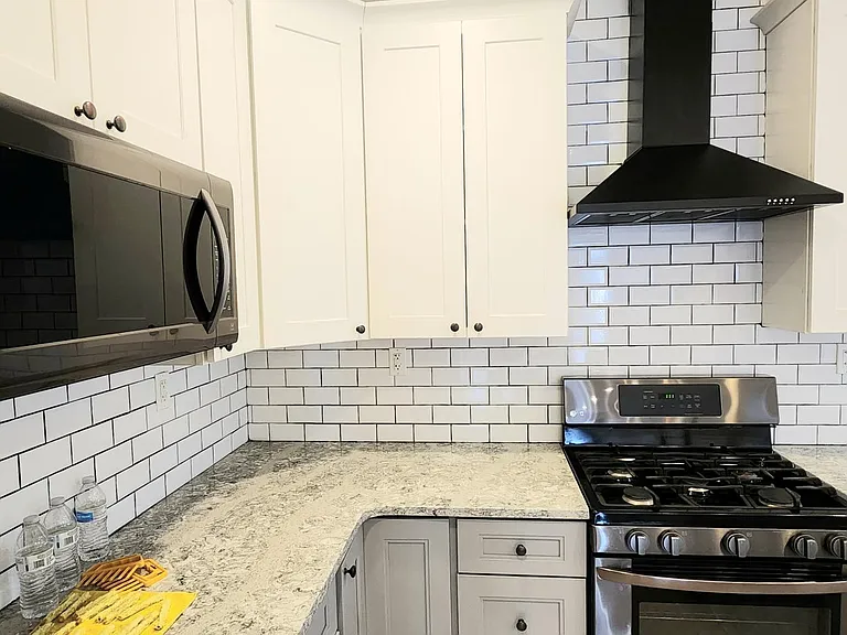 332 Kingsley St — Photo 7