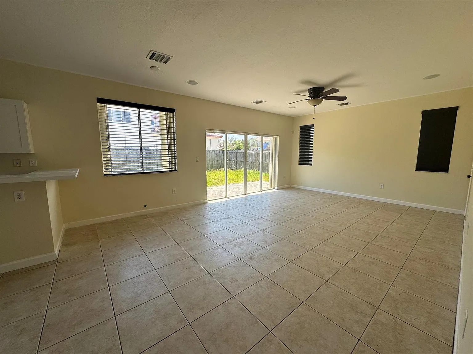 6 bed, 3155 sqft, $4,450 — Photo 3