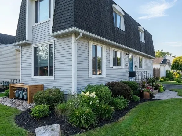 21 The Cmn, Lockport, NY 14094