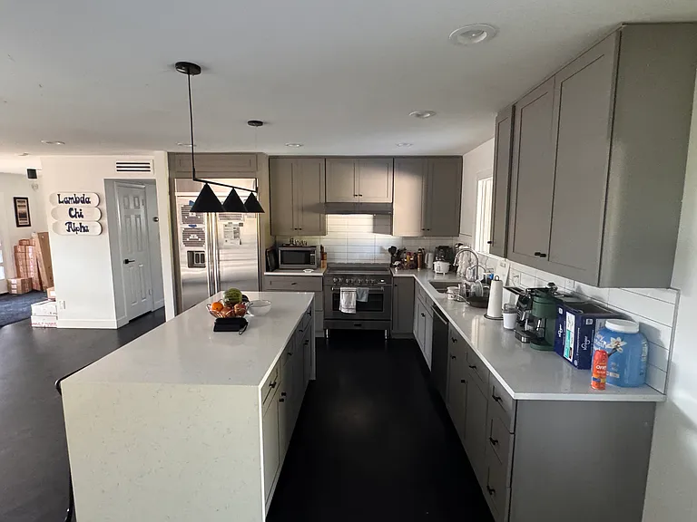 1054 E Fairmont Dr — Photo 12