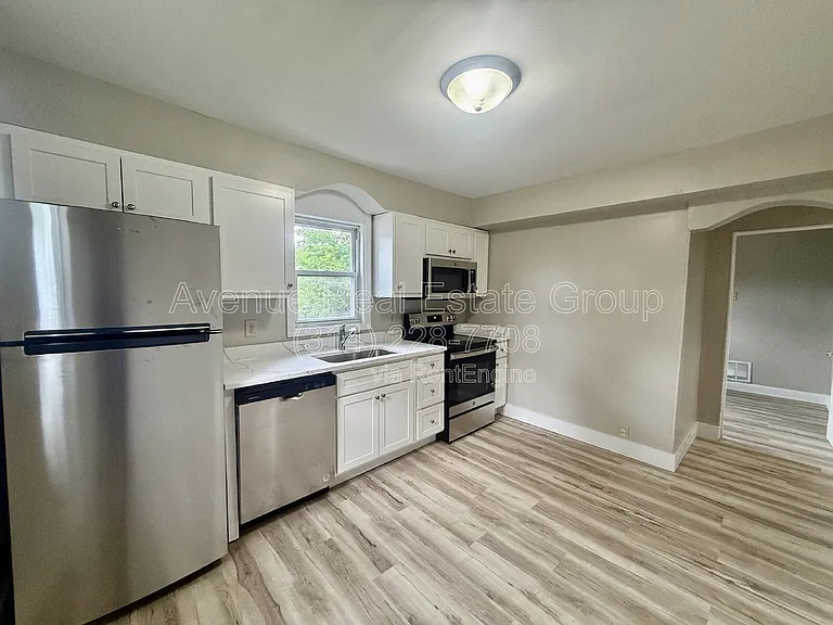 927 N Elm Ave — Photo 5