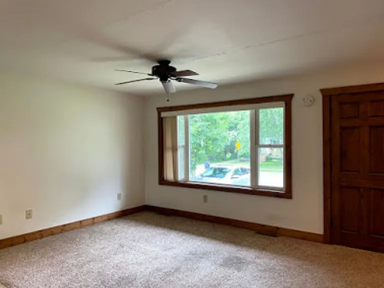 221 Maple St — Photo 9