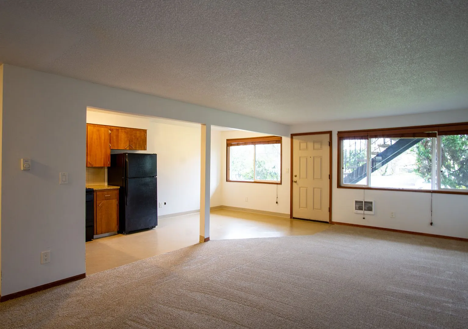 Mid-Century 2 Bedroom by Mt Tabor: Spacious + Convenient! — Photo 4