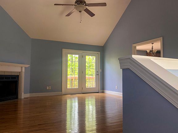 3rd image of 216 Hidden Oaks Dr