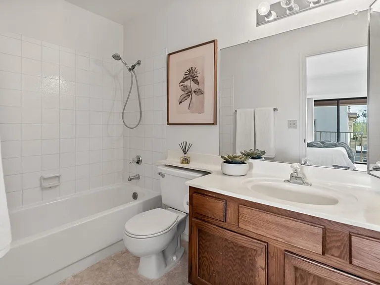 1017 E Maryland Ave #213 — Photo 13