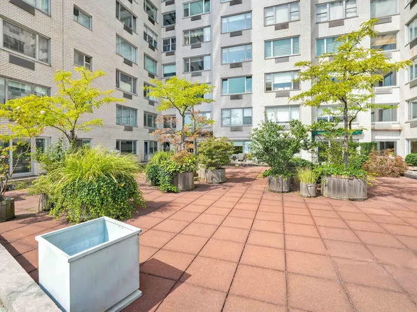 45 Sutton Place South image 29 of 35