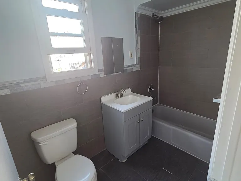 389 Avenue E #3 — Photo 7