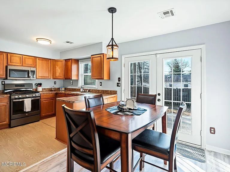 209 Sinclair Ave — Photo 17