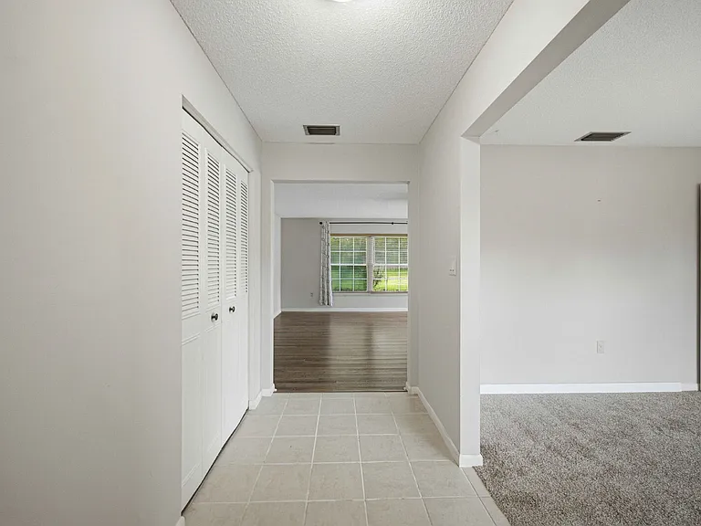 1322 SE 38th Ave — Photo 2