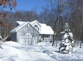 83 Oakenshield Dr, Bushkill, PA 18324