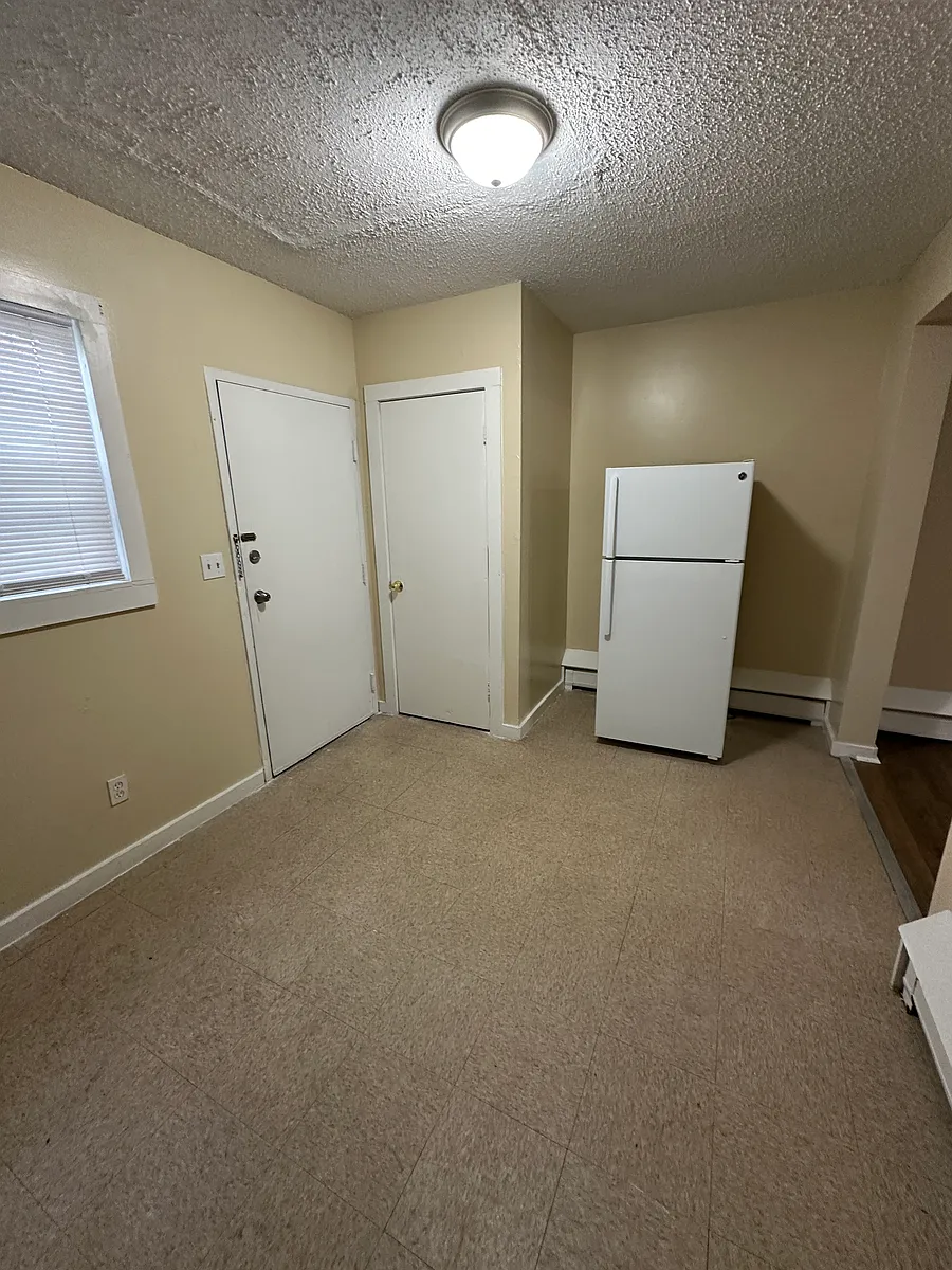Building Photo - 106 Fulton St #1/2