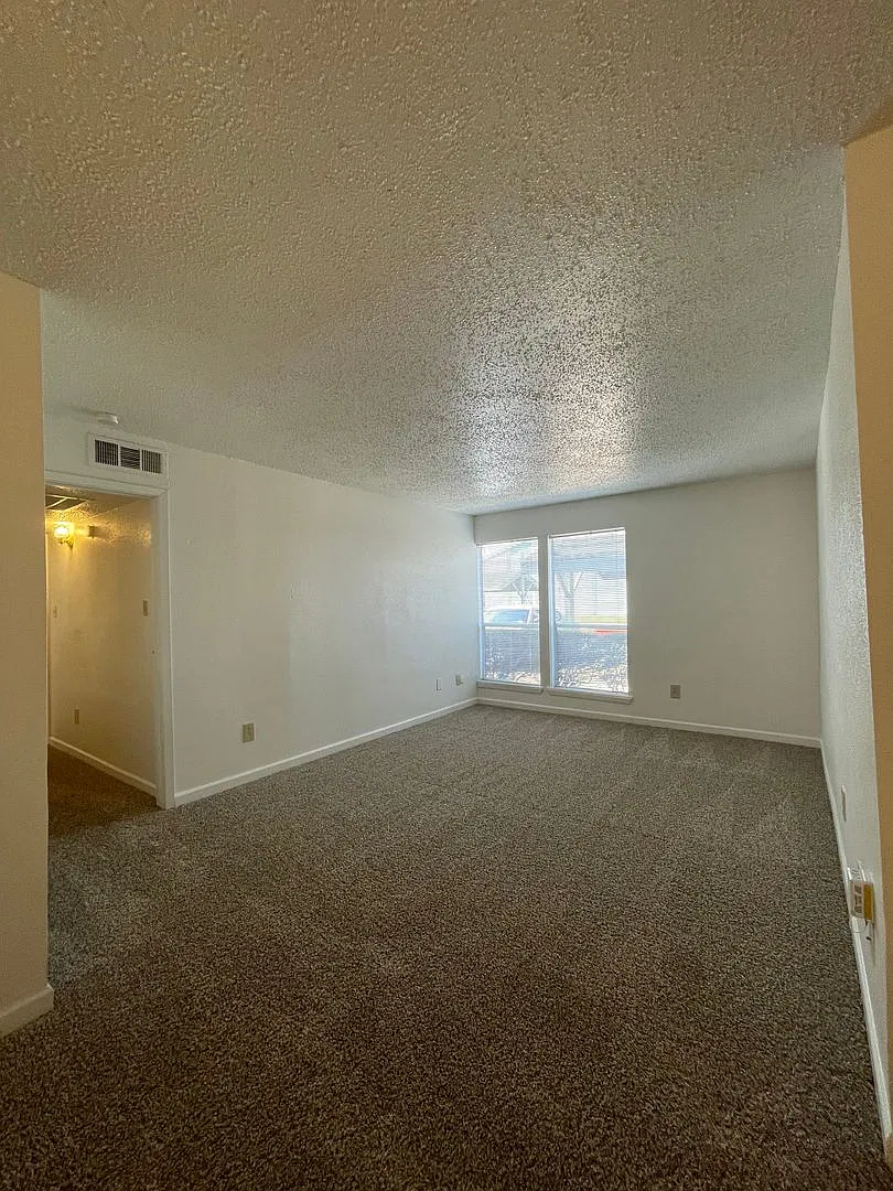 Ashley Crest — Photo 4