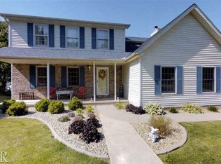 1 Autumn Ct, Bloomington, IL 61701