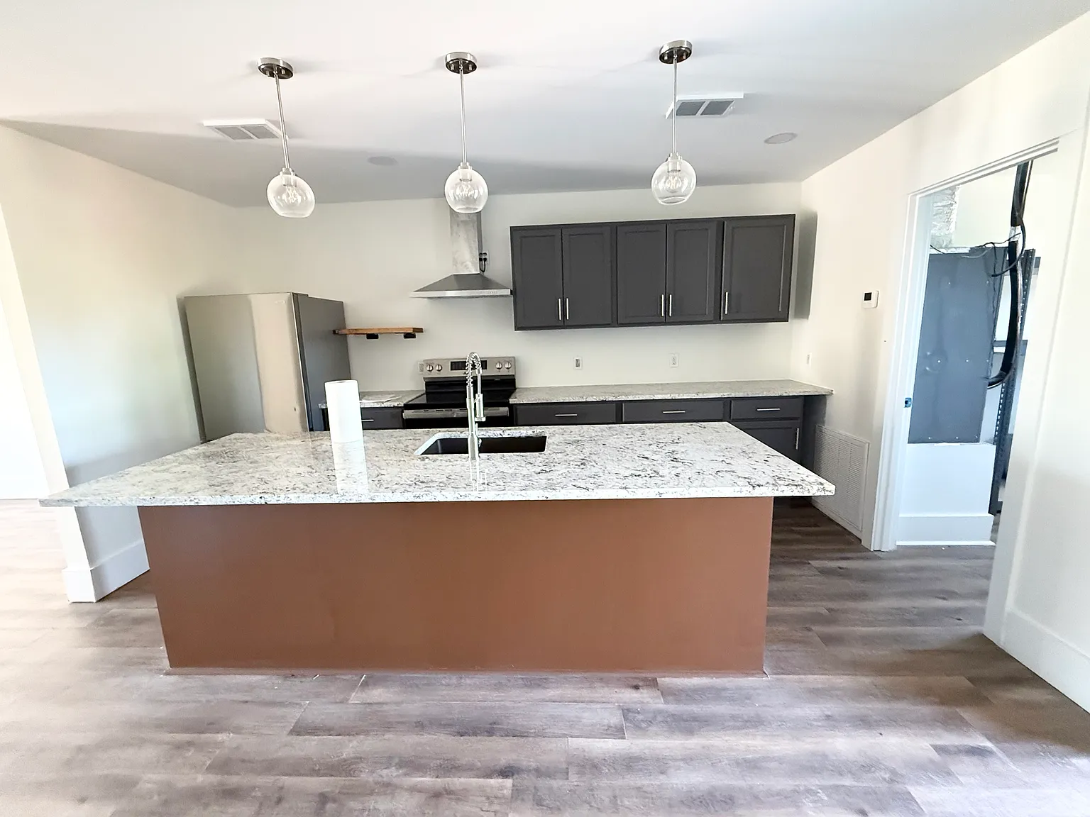 2 bed, 1.5 bath, 1100 sqft, $1,400 — Photo 2